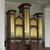 [1704 Harris; 2006 Goetze & Gwynn organ at St. Botolph Aldgate, London, UK]