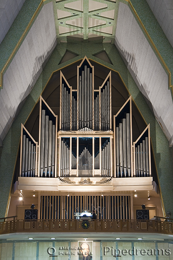1964 Casavant Freres organ at the Basilique Notre-Dame-du-Cap, Cap-De-La-Madeleine, Quebec, Canada