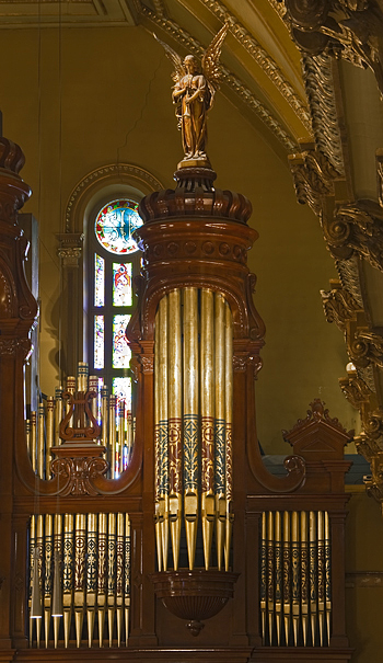  Detail of the right tower and statue of the 1915; 1996 Casavant Frères organ, Opus 615, at Église Saint-Jean-Baptiste, Montreal