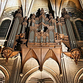 [1885 Cavaille-Coll organ at Saint Etienne, Caen, France]