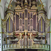 [1553 Niehoff/Johansen; 1652 Stellwagen; 1714 Droppa; 1850 Mayer; 1922; 1926 Walker; 1963; 1976 Beckerath organ at Johanniskirche, Luneburg, Germany]